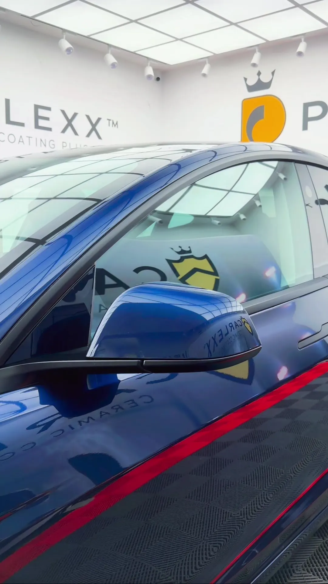 Flanc brillant d'une Tesla Model 3 protégée